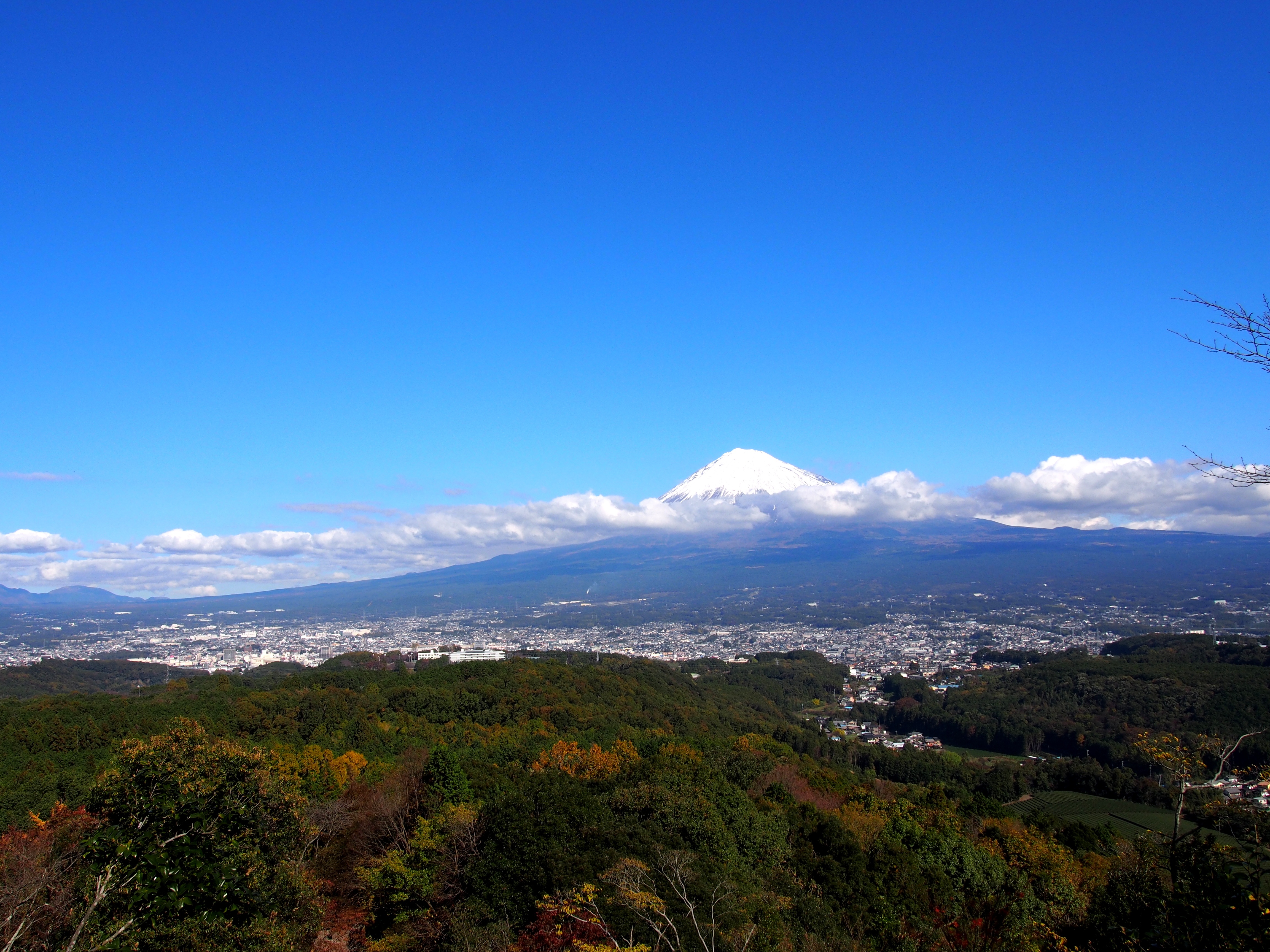 秋空に富士山