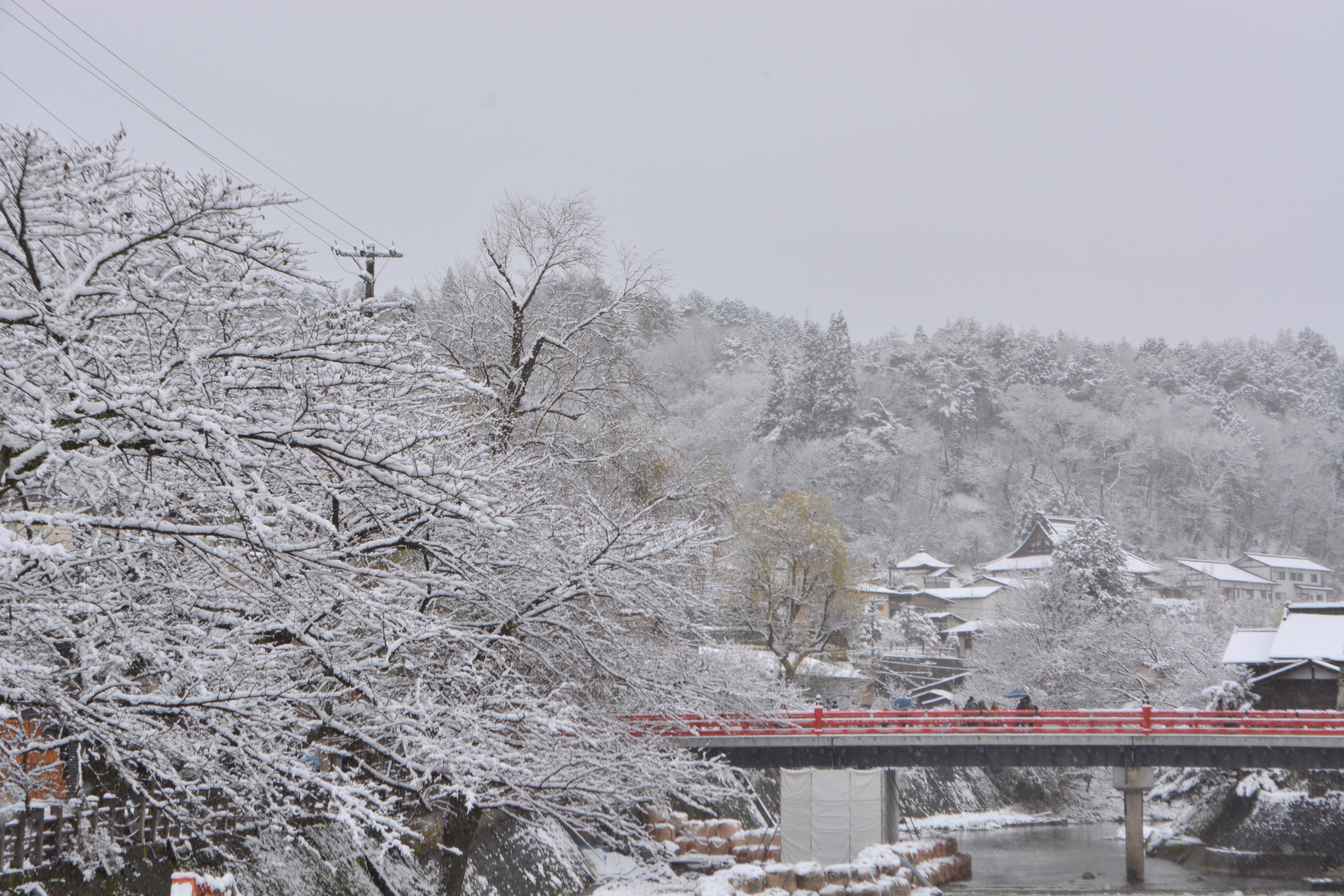 雪の高山