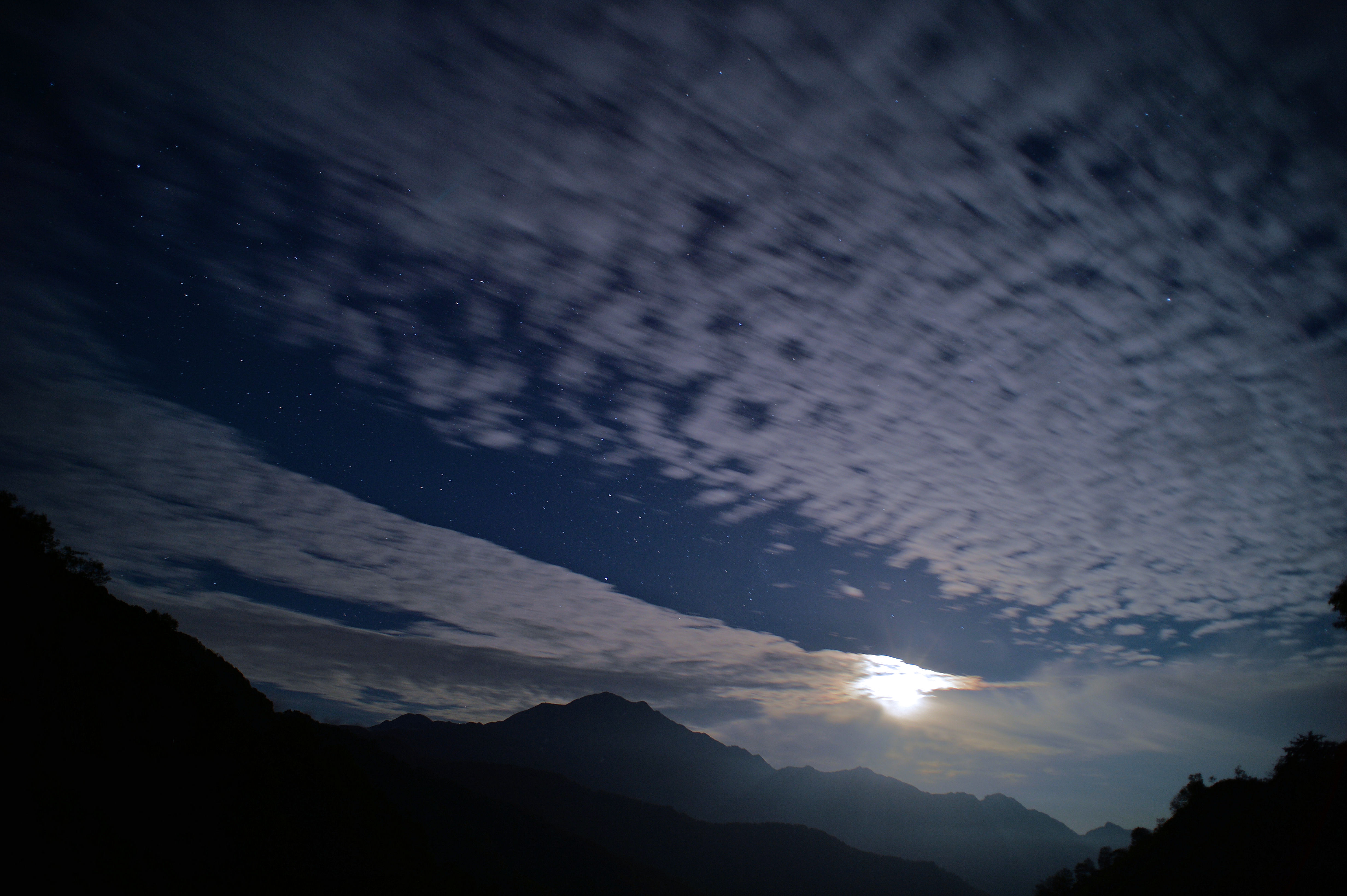月夜の雲