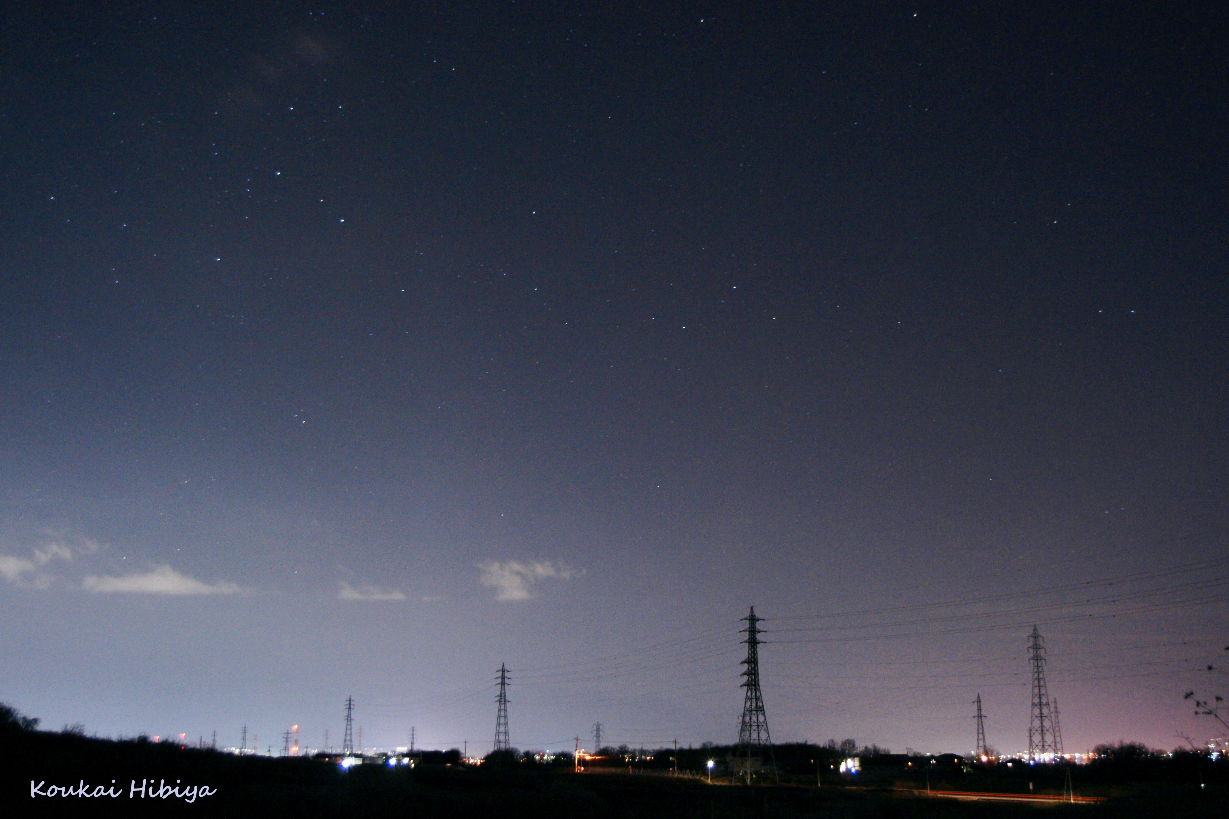 星空と高圧線