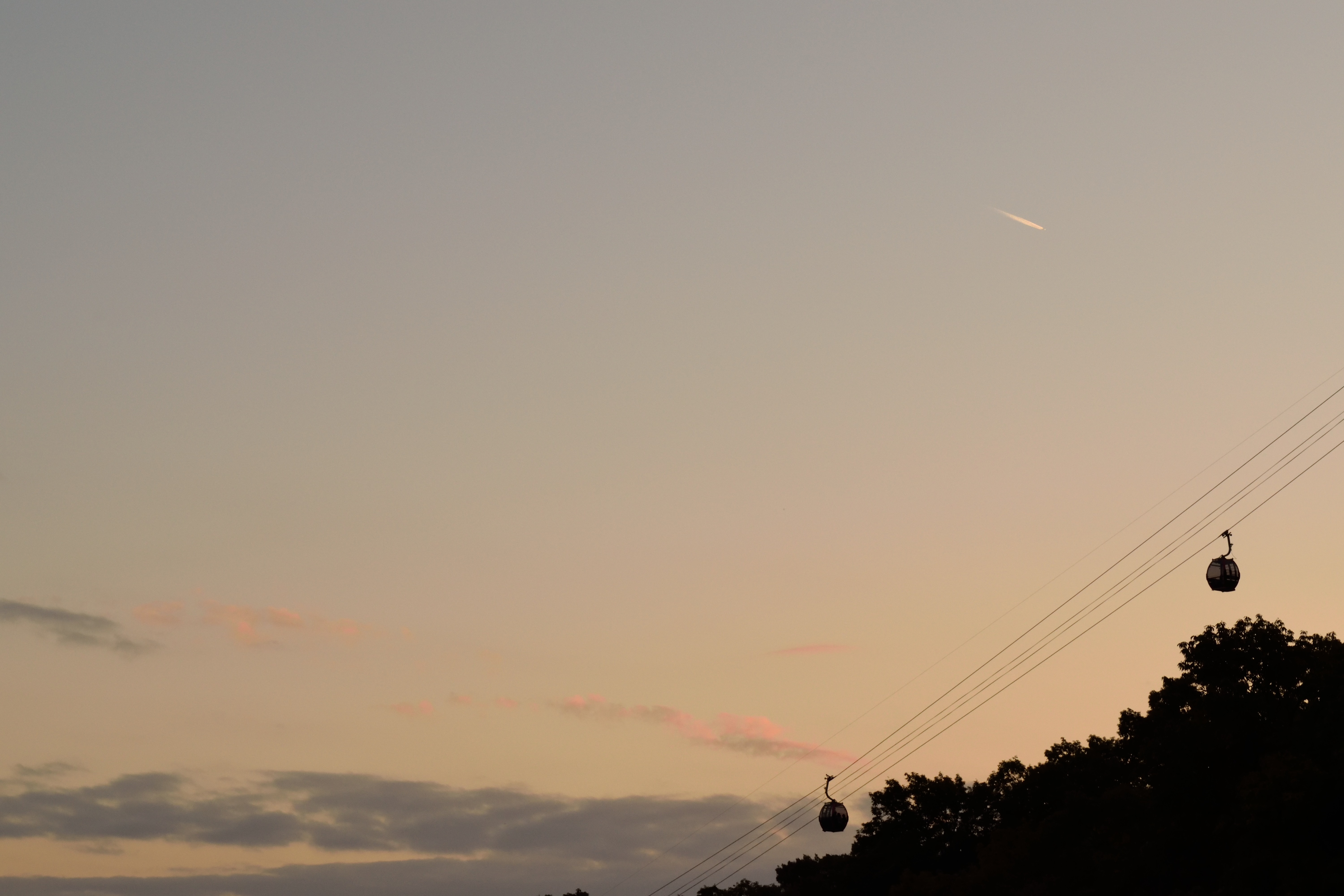 夕暮れロープウェイ