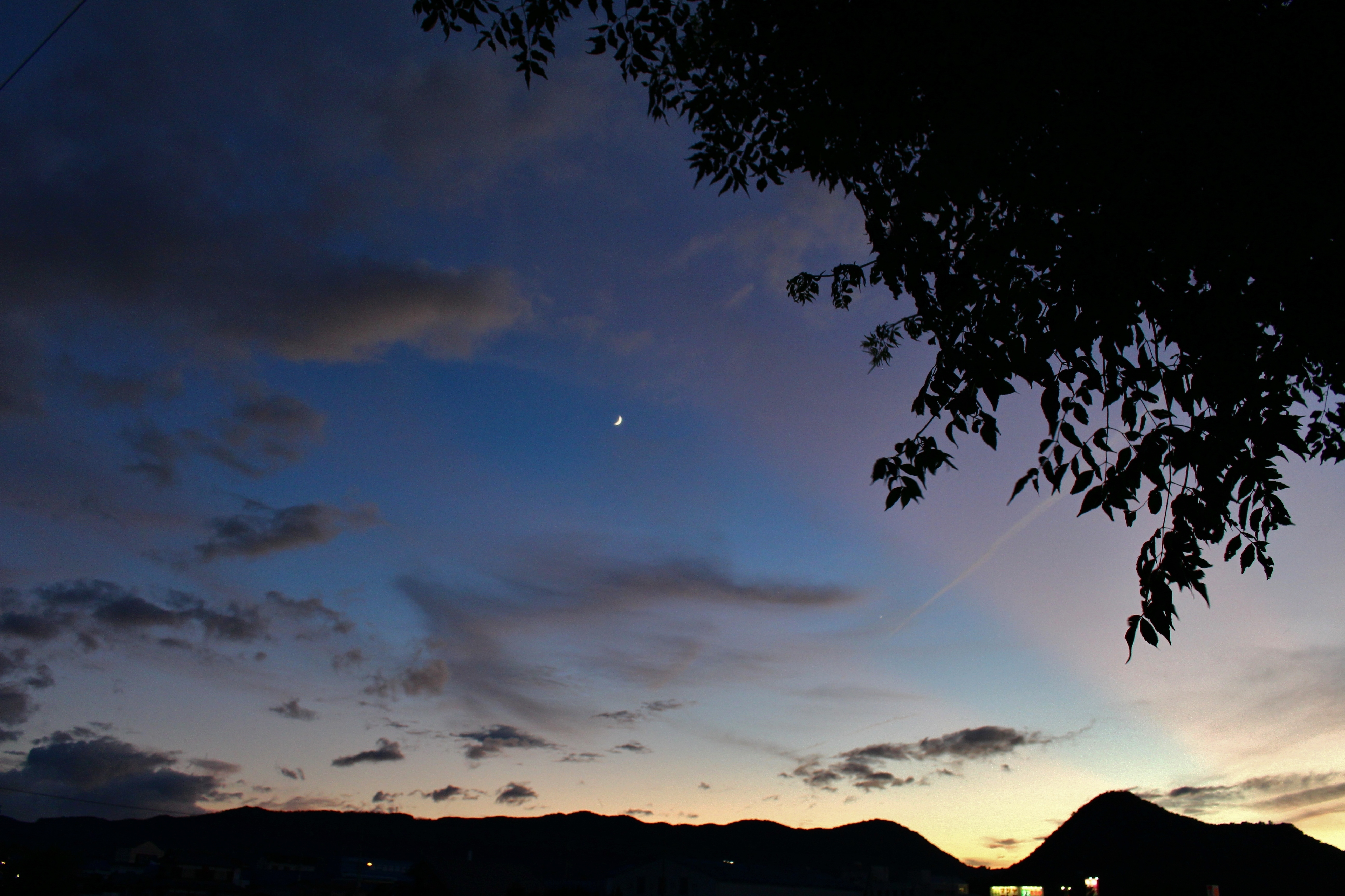 夕闇迫る