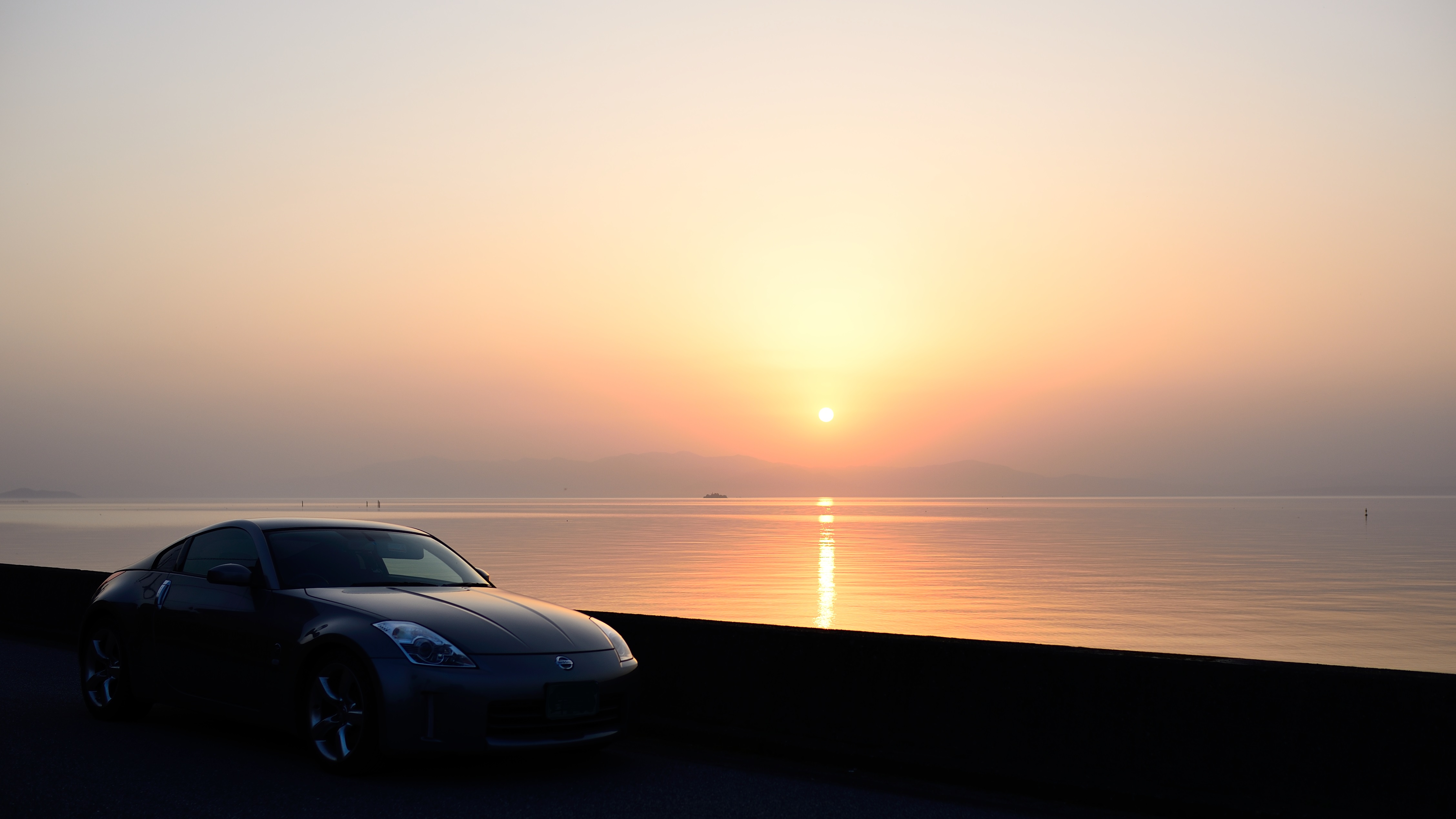 湖畔の夕暮れ