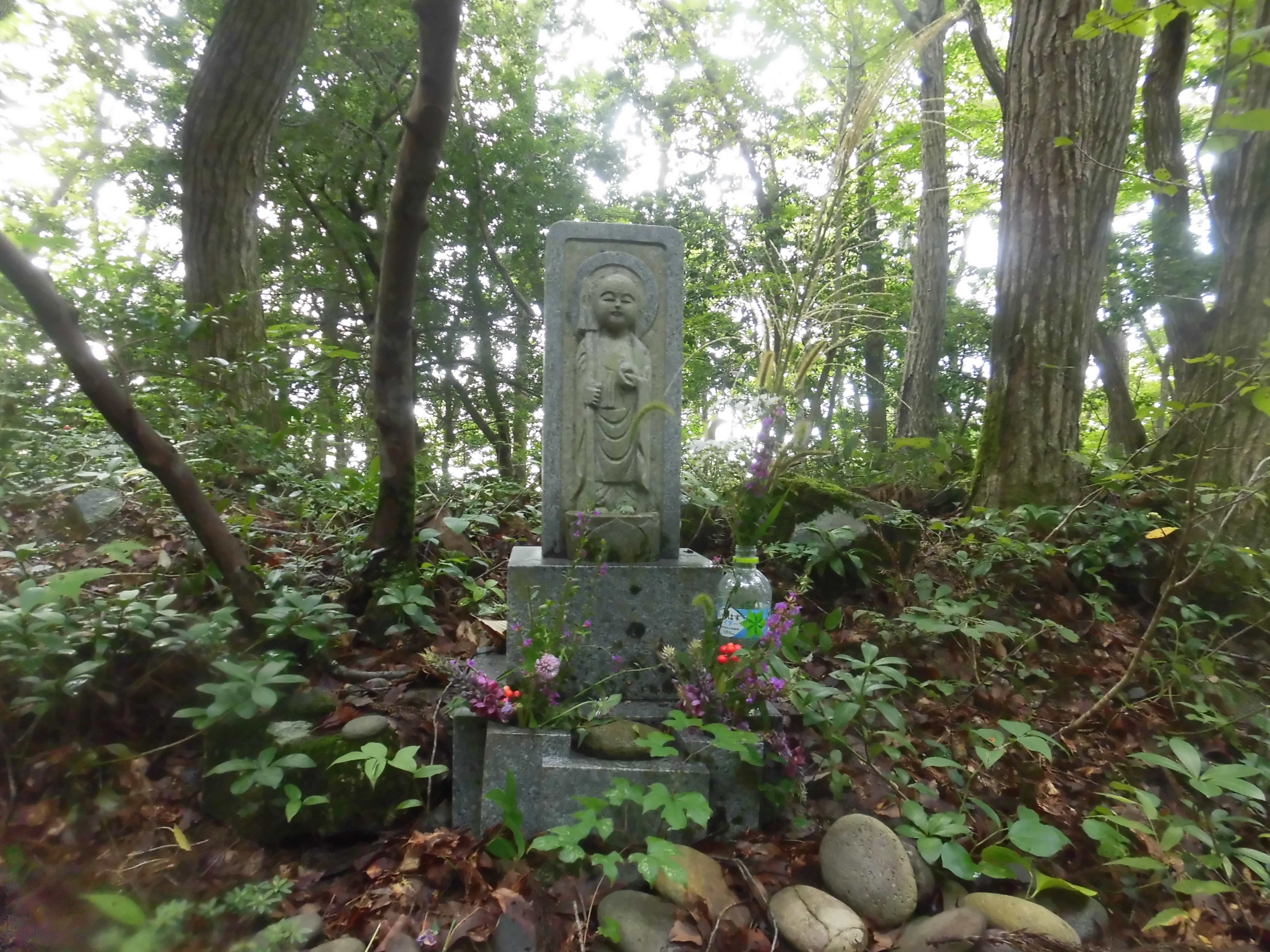 石川県能美市長滝町「七つ滝」守り神 地蔵菩薩