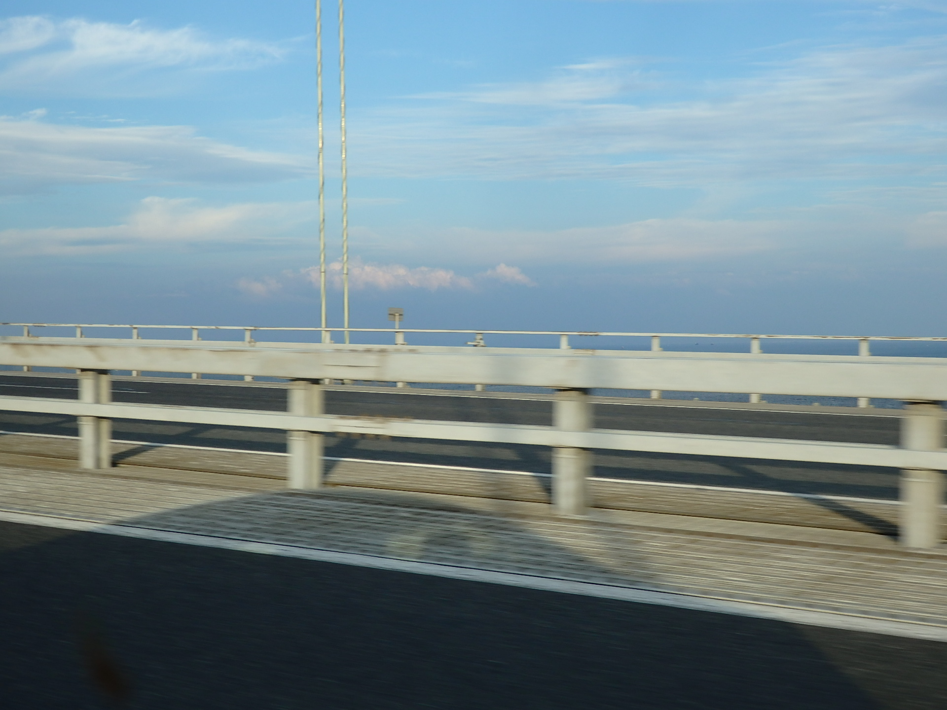 赤い積層雲・明石大橋から
