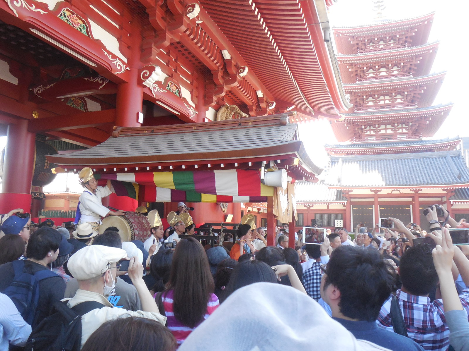 華麗な行列・東京・三社祭・神輿