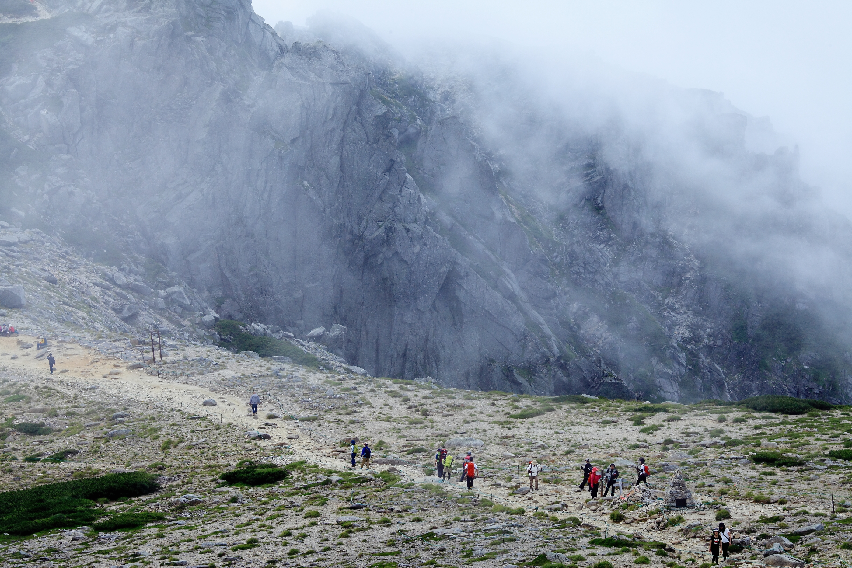 山頂は雲の中