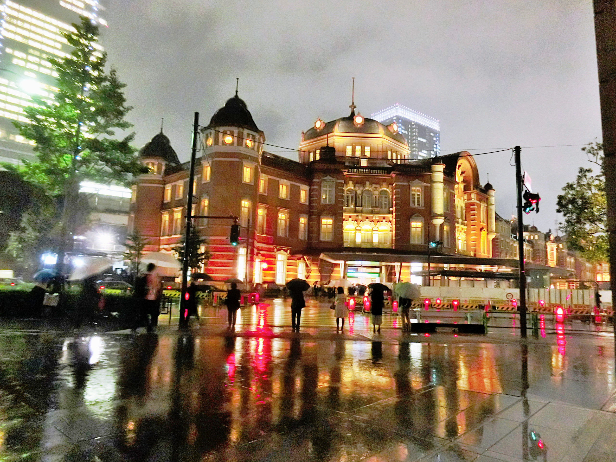 叫び続ける赤と青―東京駅は永遠に工事中である2017