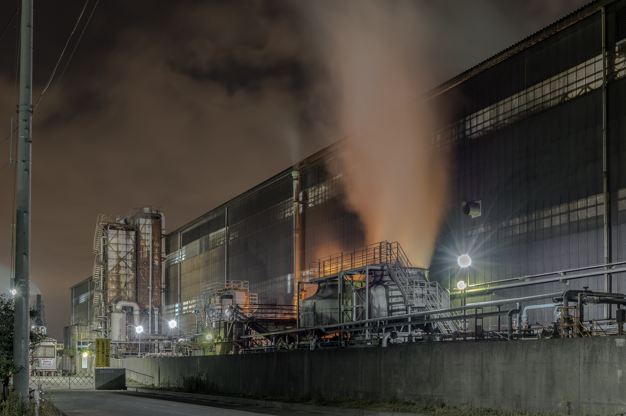 夜中の工場