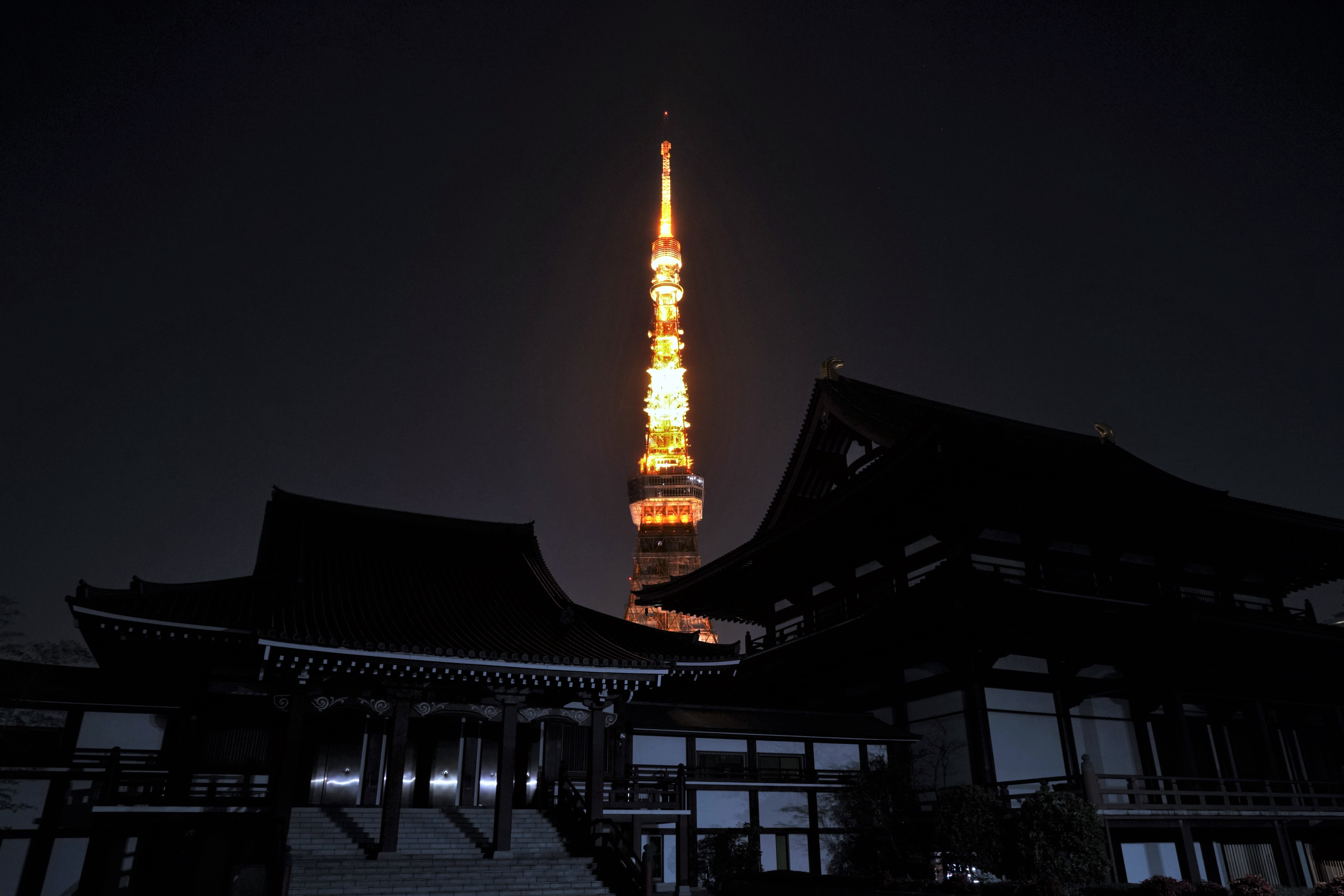 闇にうかぶ