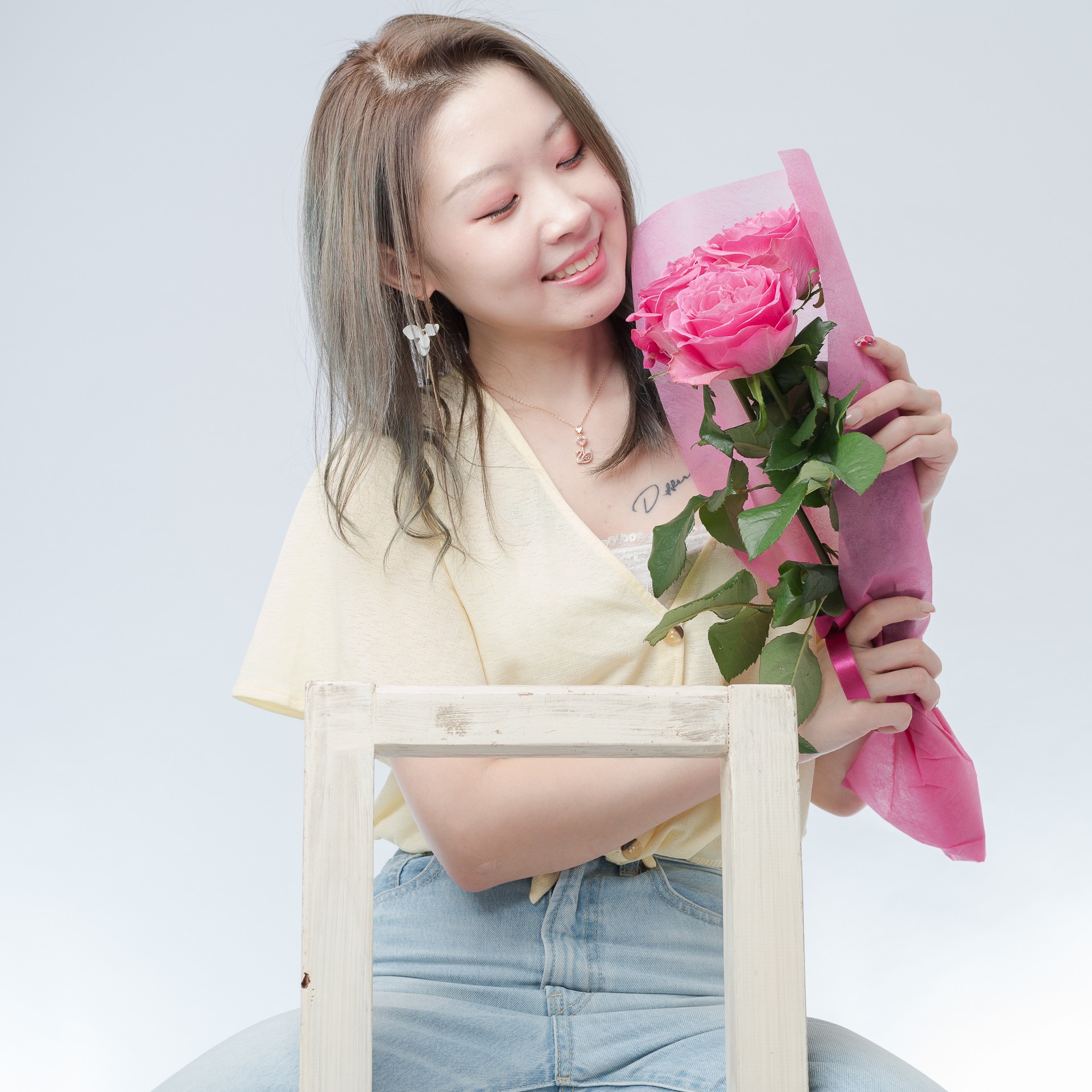白バックと薔薇