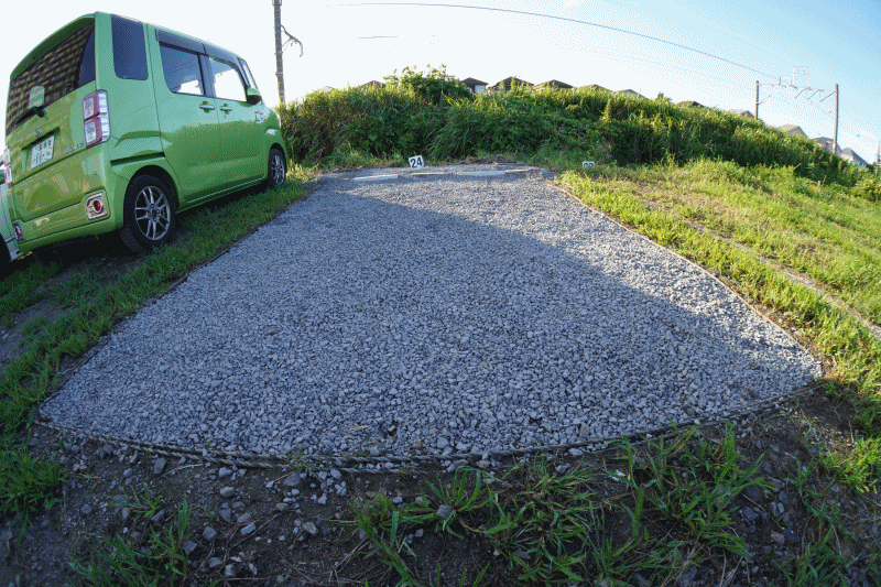 月極駐車場・・・・草取りしました