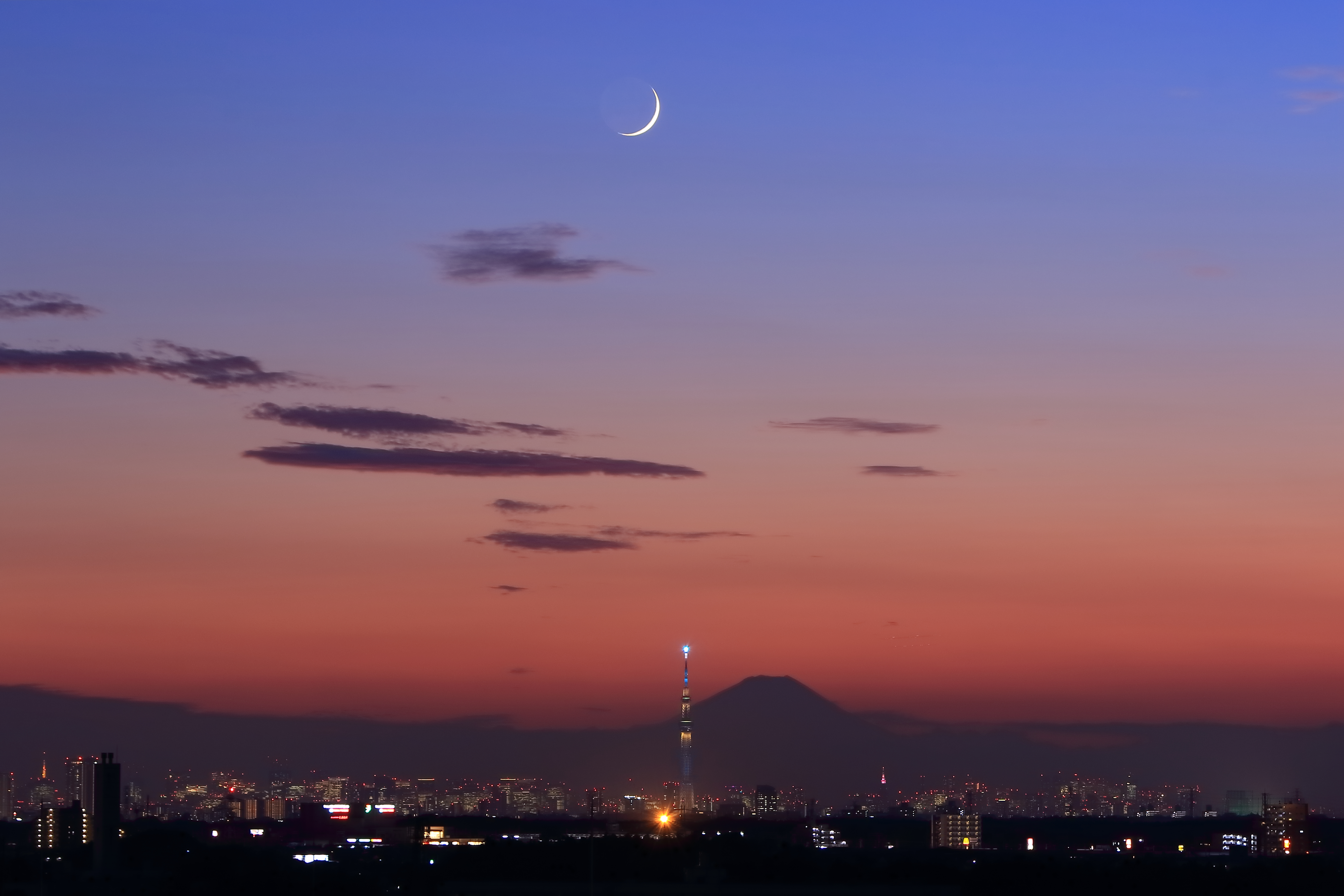 お月さん今晩は♬