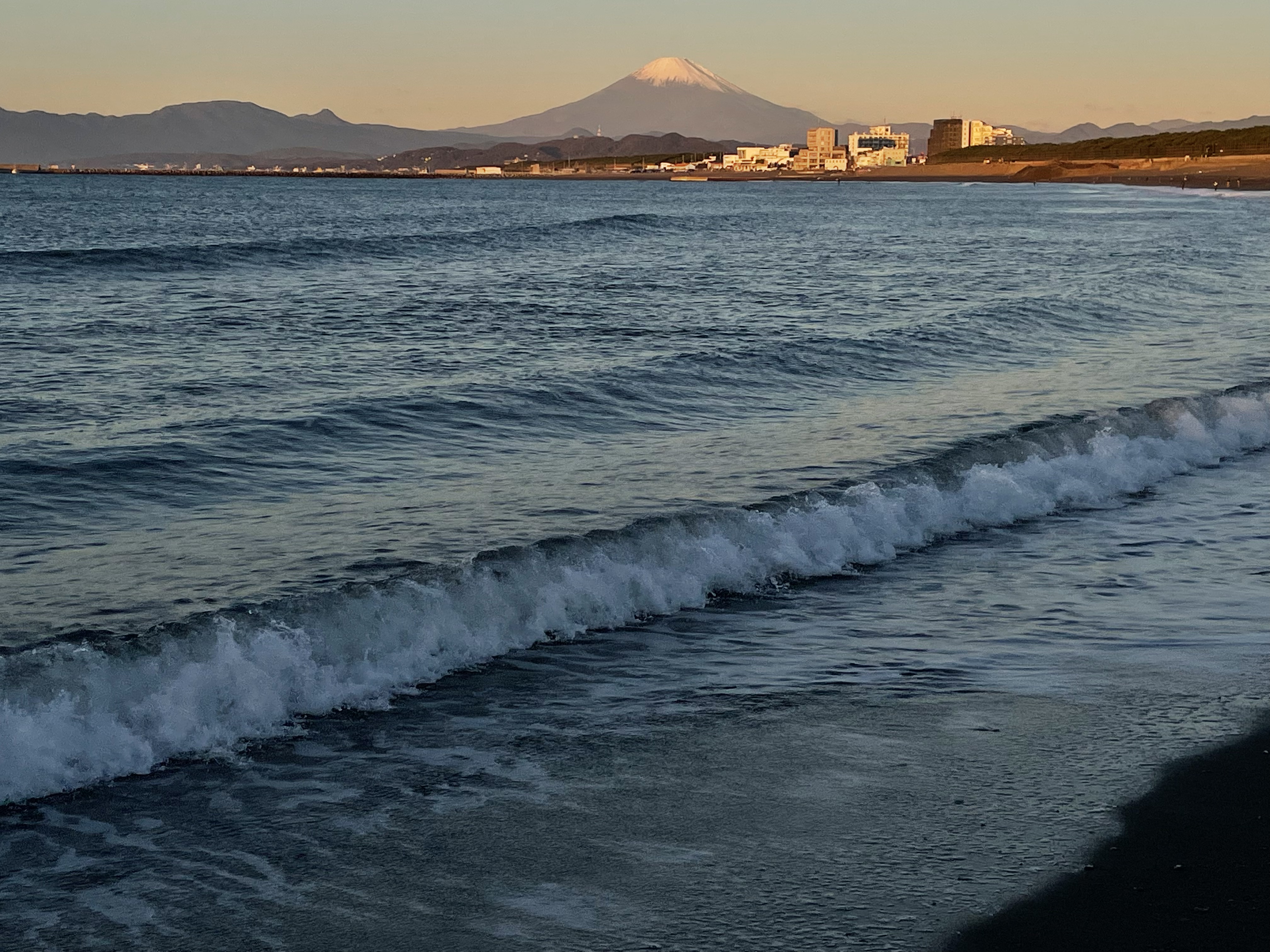 日の出直後の富士山・2021年11月27日