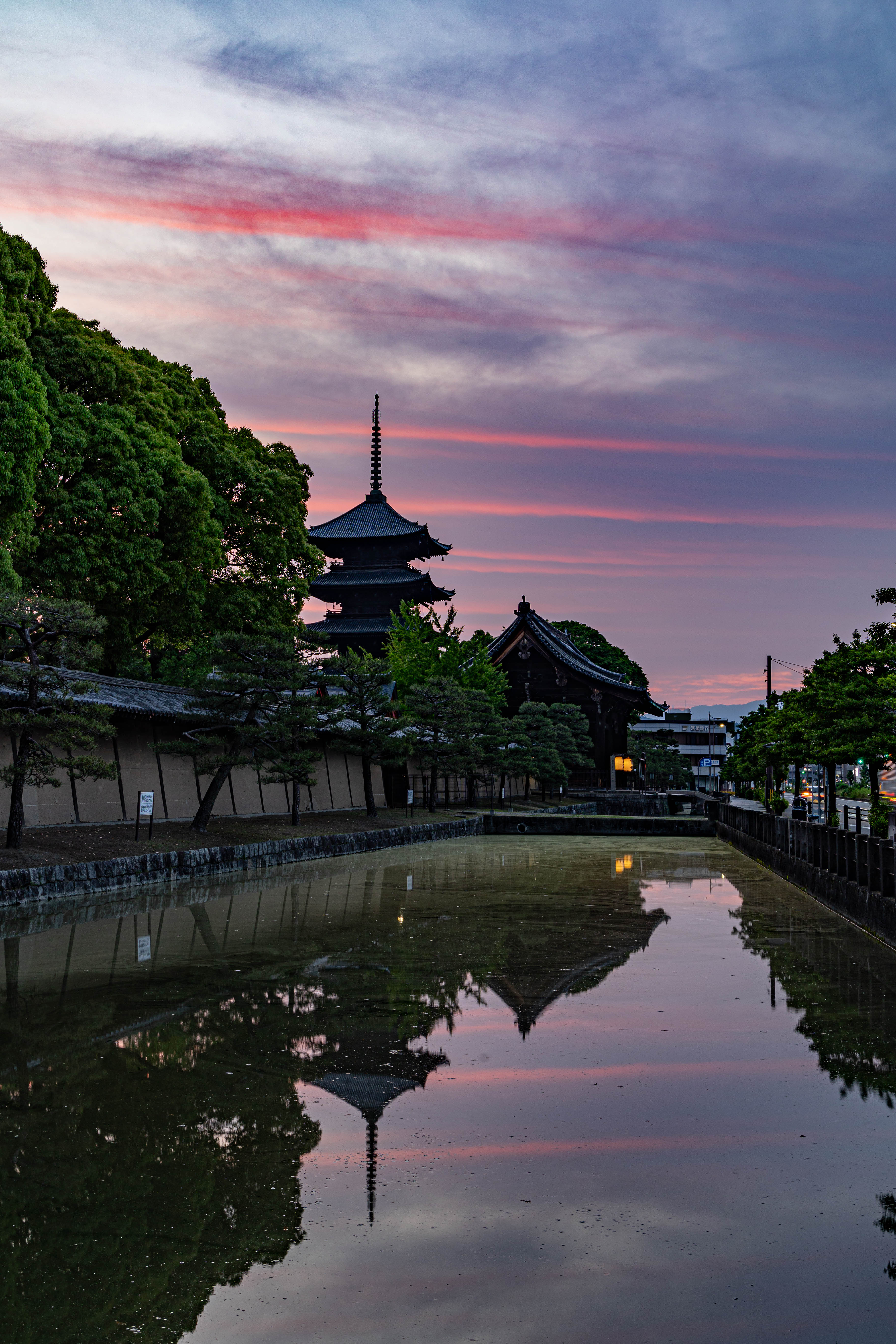 東寺の朝焼け