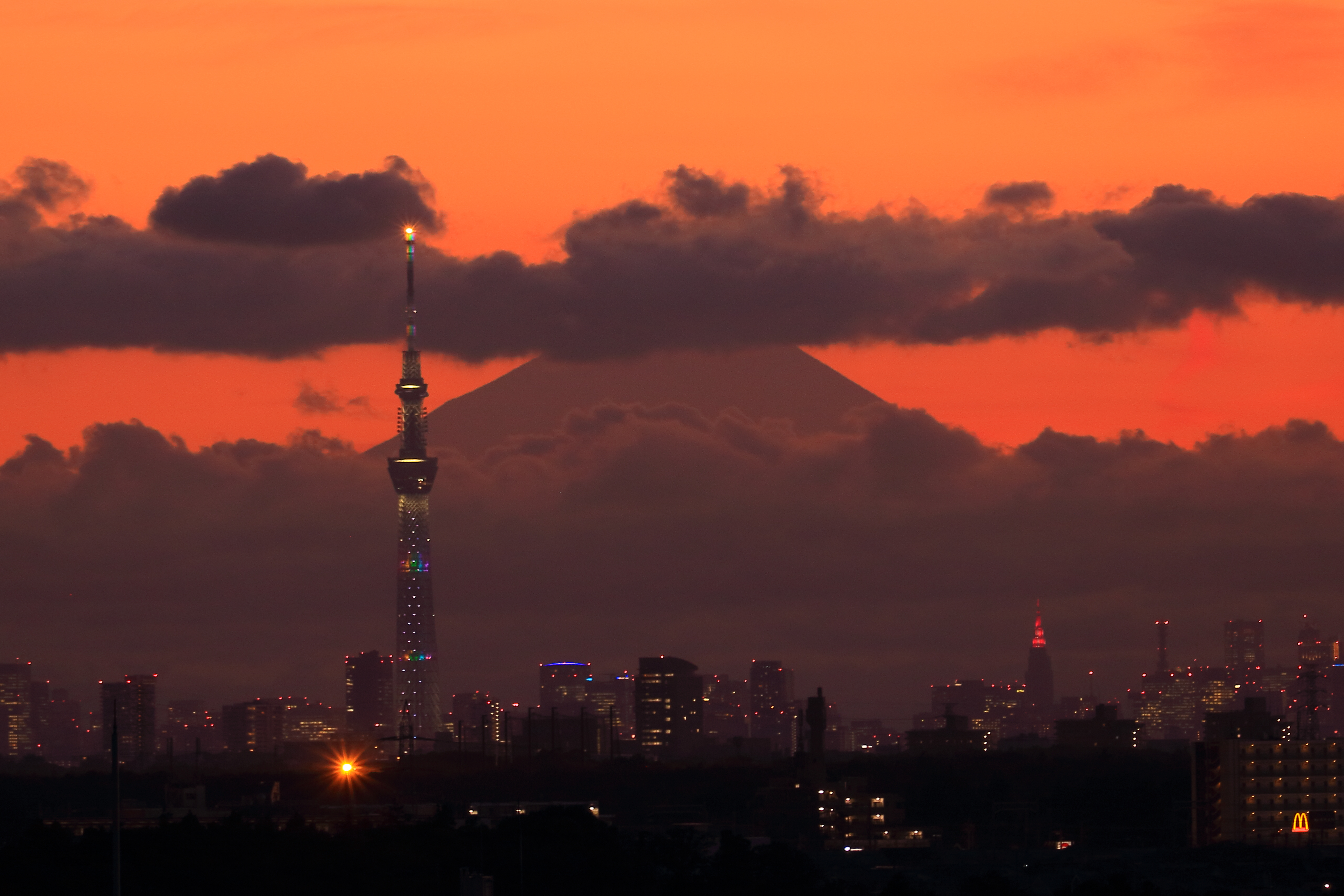 覆う雲