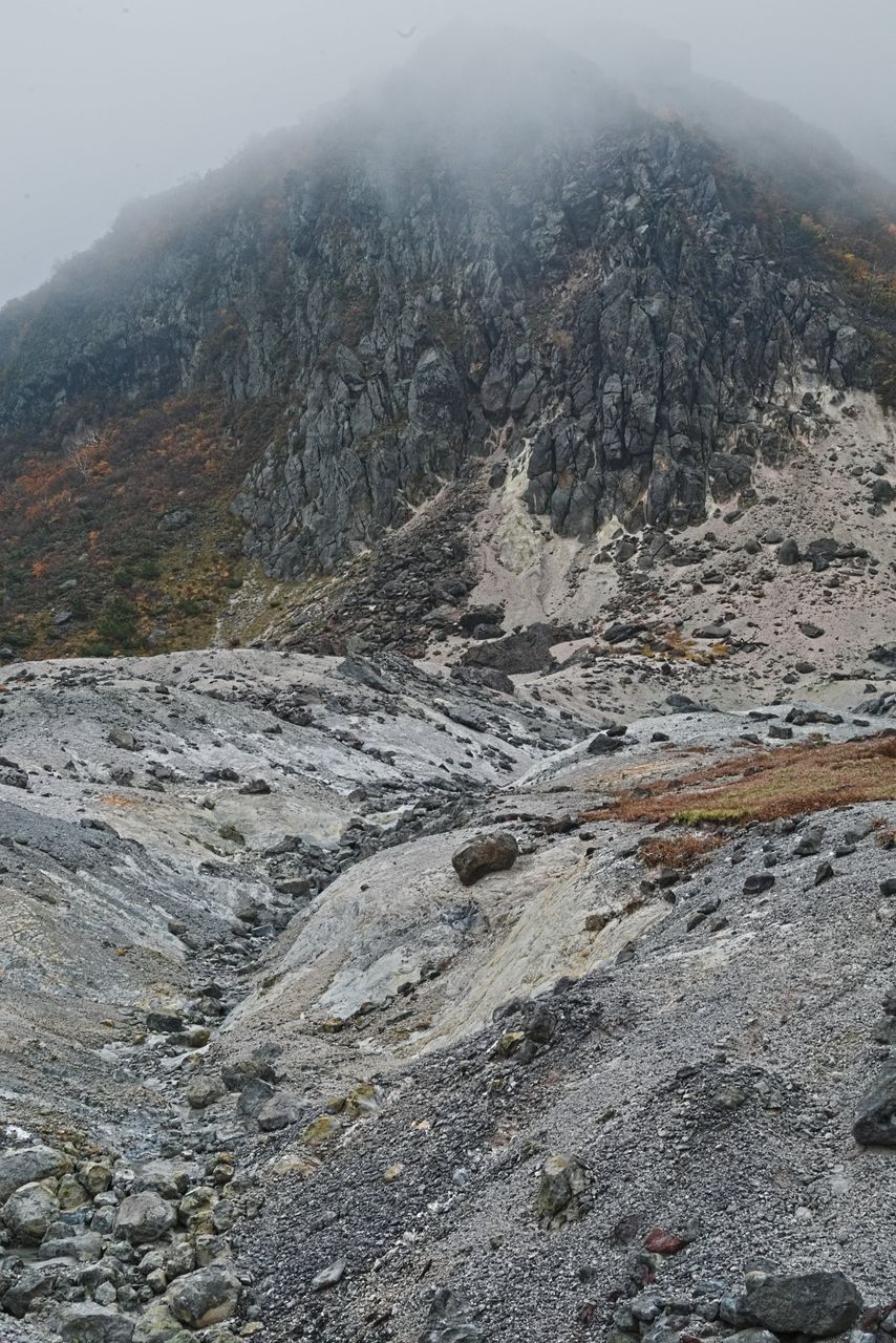 【縦】栗駒山の剣岳