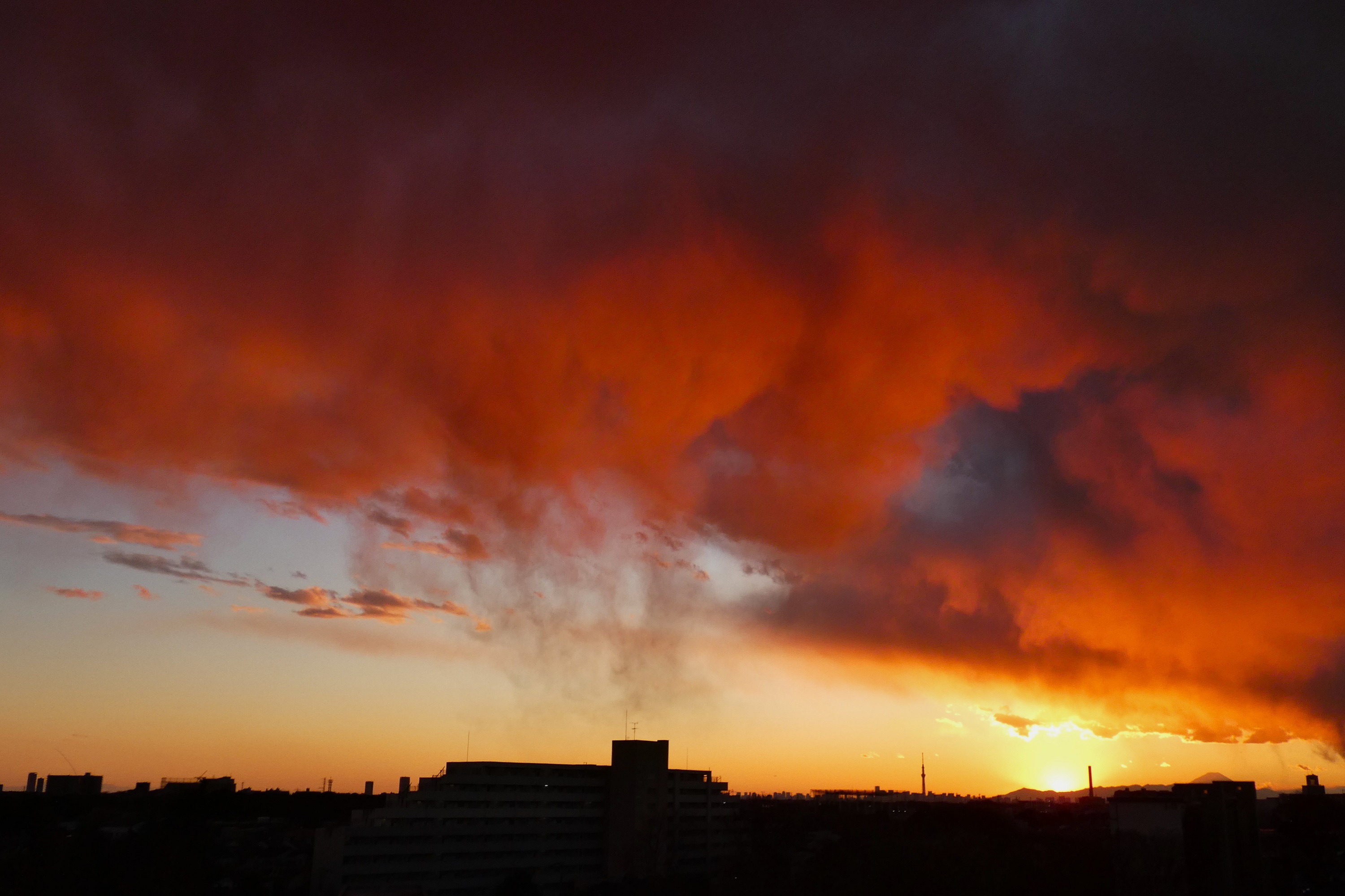 怪しすぎた夕焼雲