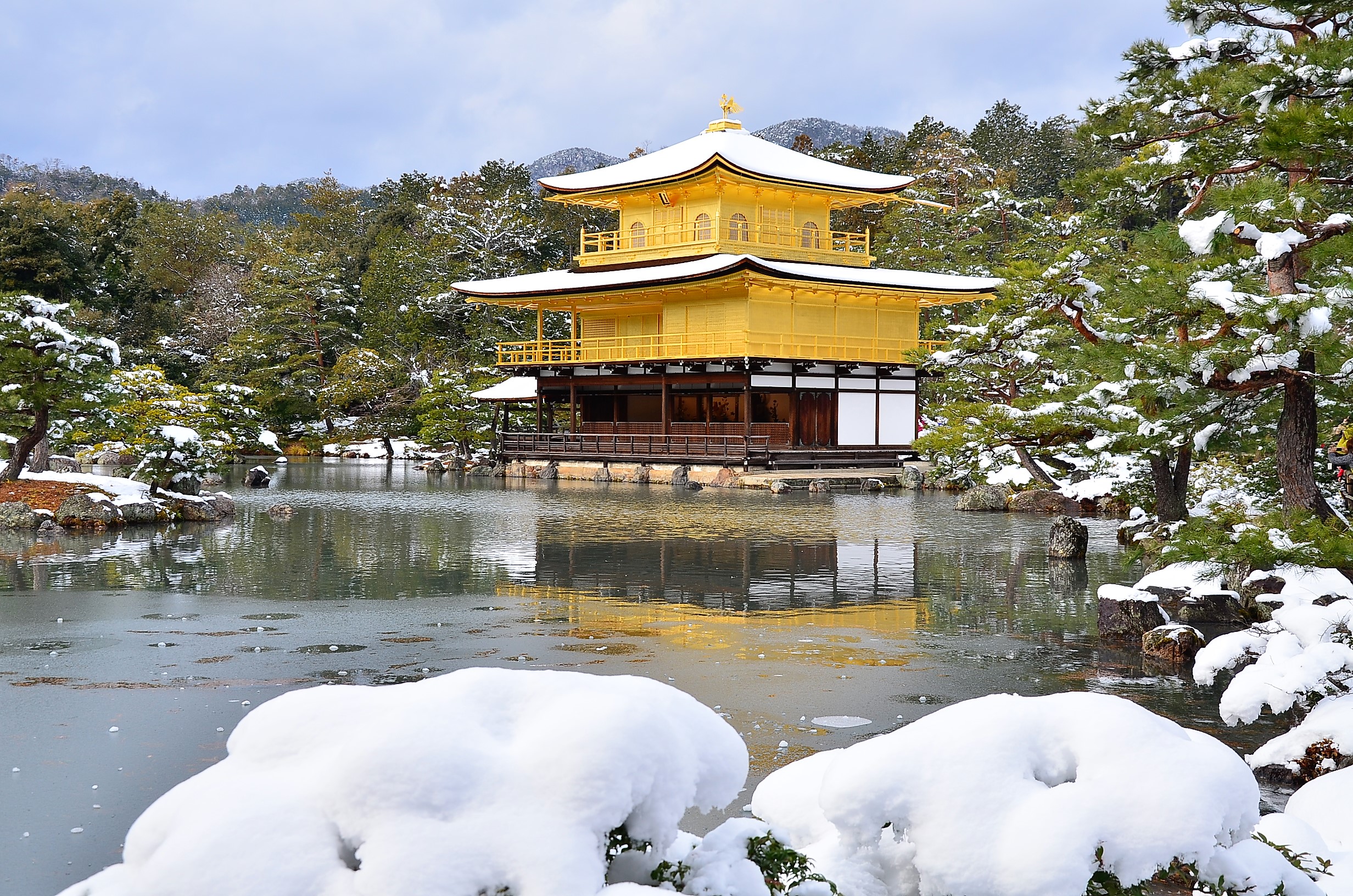 雪の金閣寺