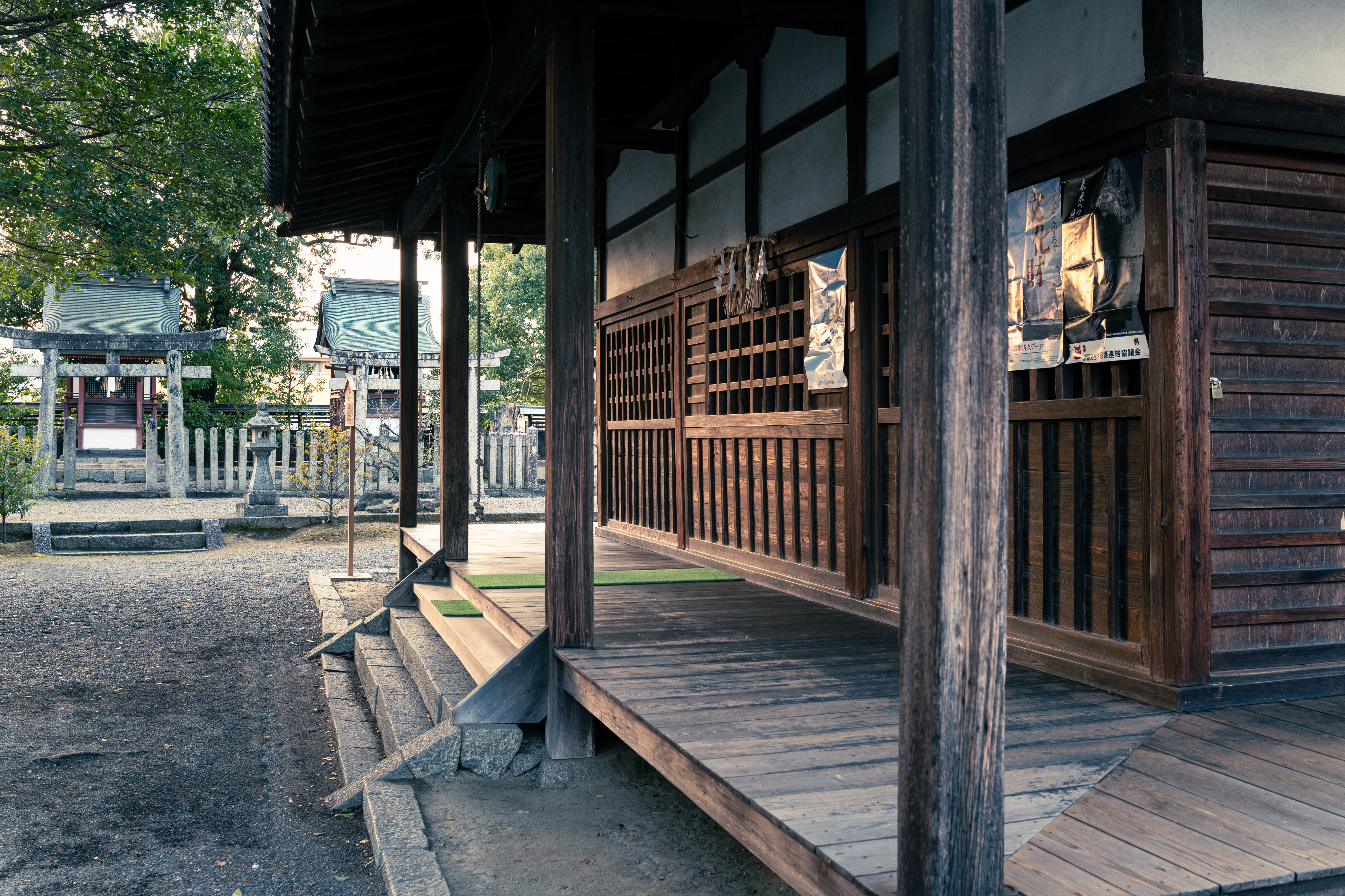 町に佇む神社