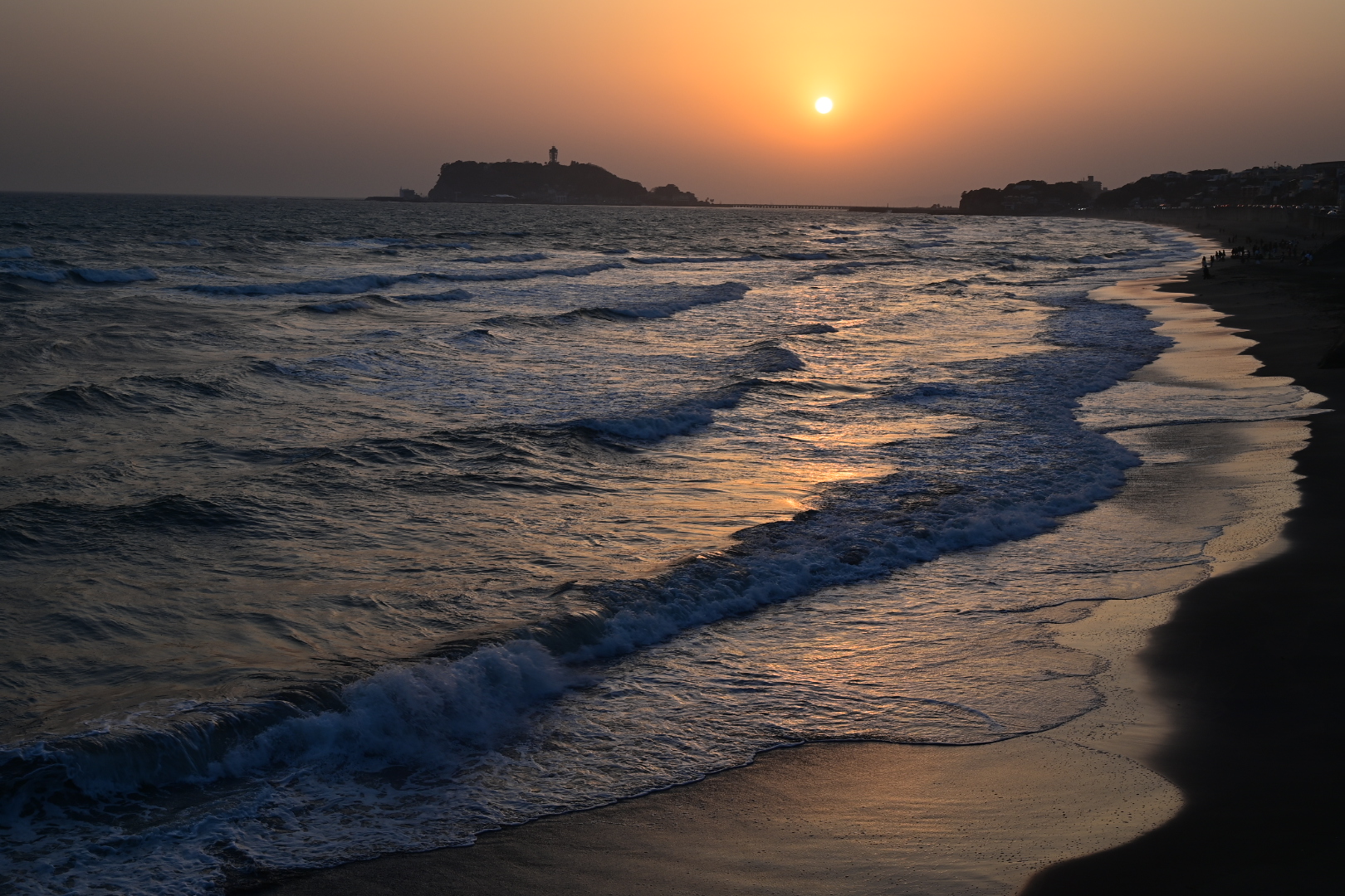 黄砂の江ノ島眺望夕景(初)
