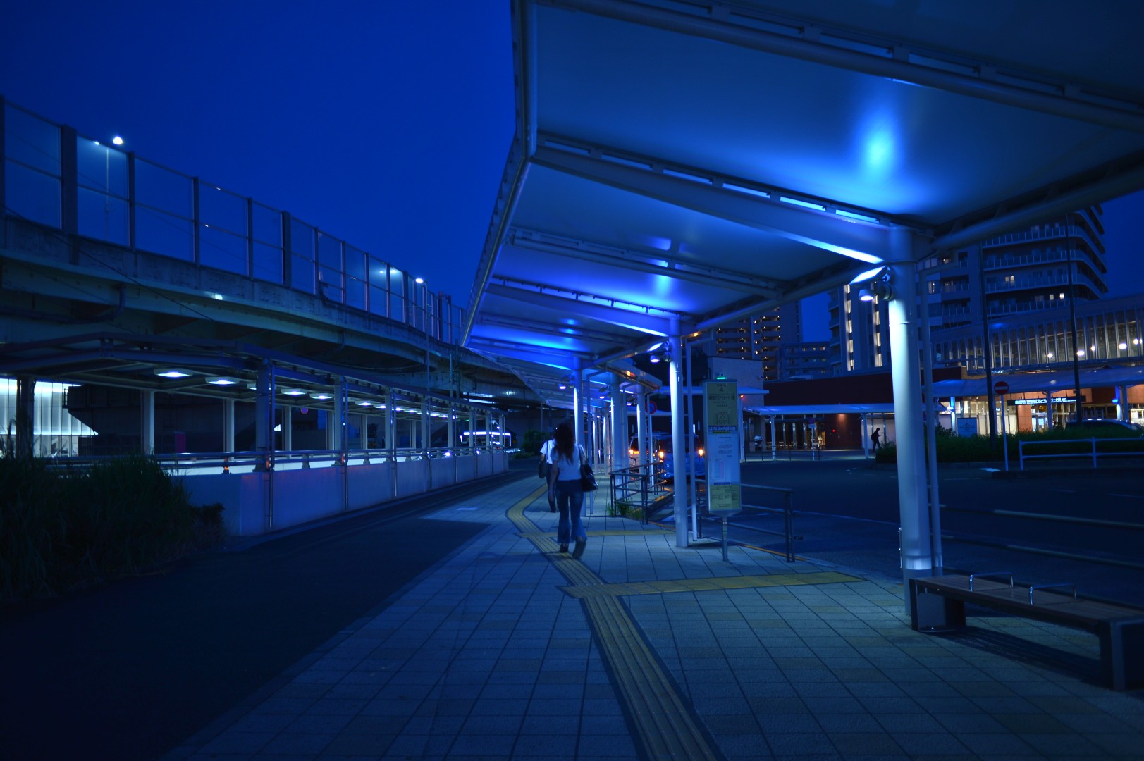 都市の光景…BLUE WORLD