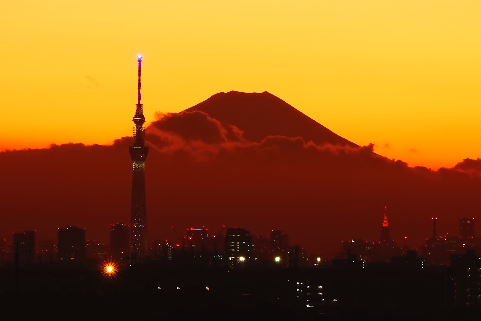 夕暮れに流れる雲