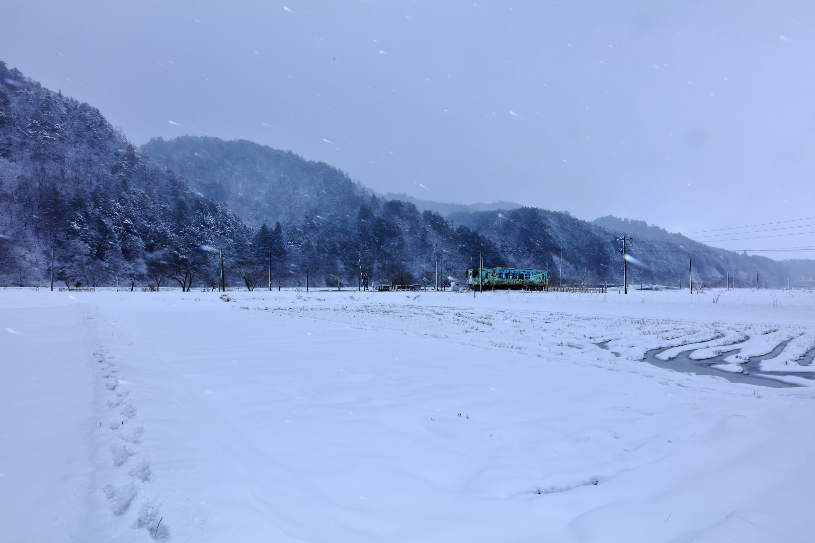 雪中を征く