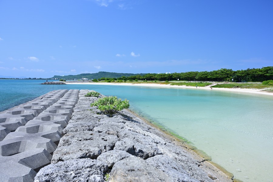 浜比嘉ビーチにて