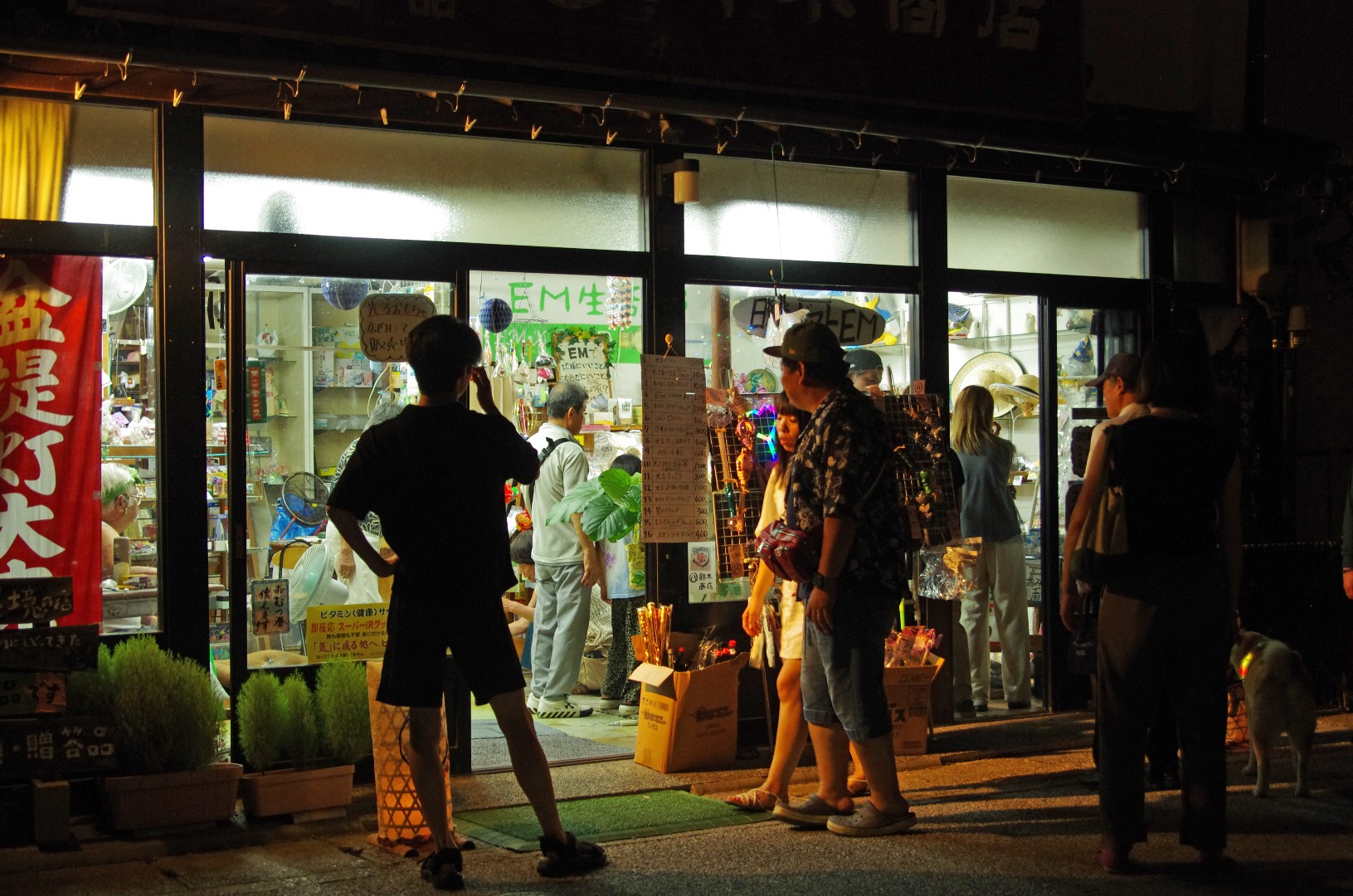 雑貨屋の夜