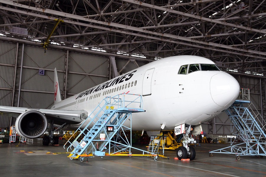 JAL Boeing 767-300